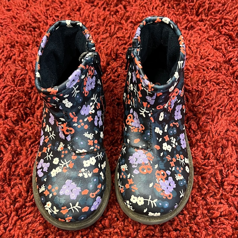 Good Condition winter boots, toddler size 8